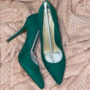 *BRAND NEW* Emerald Green Pointy Toe Pumps